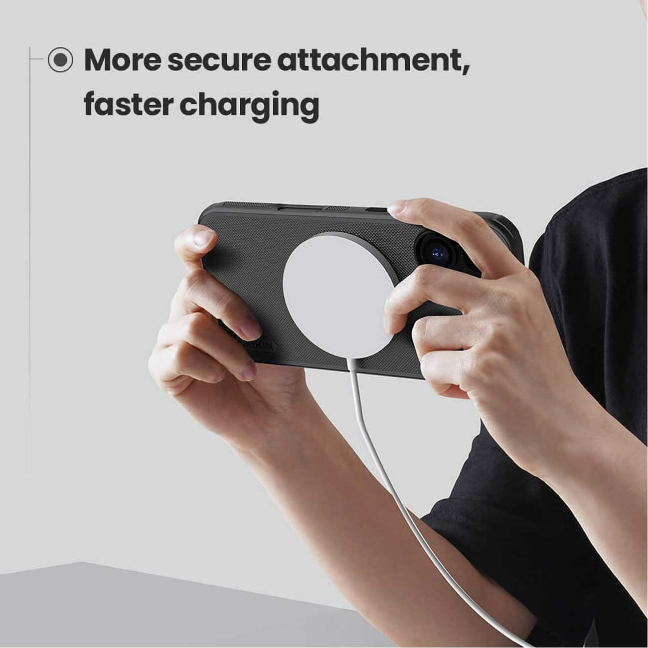 کاور مگ‌سیف گوشی آیفون 17 نیلکین