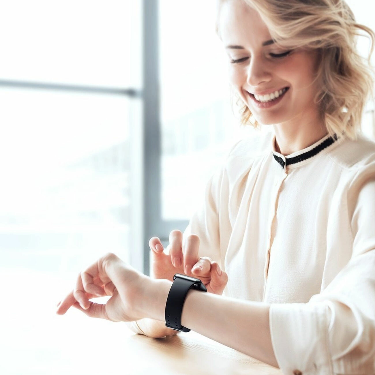 قیمت بند سیلیکونی اپل واچ 38 و 40 میلی‌متری بیسوس