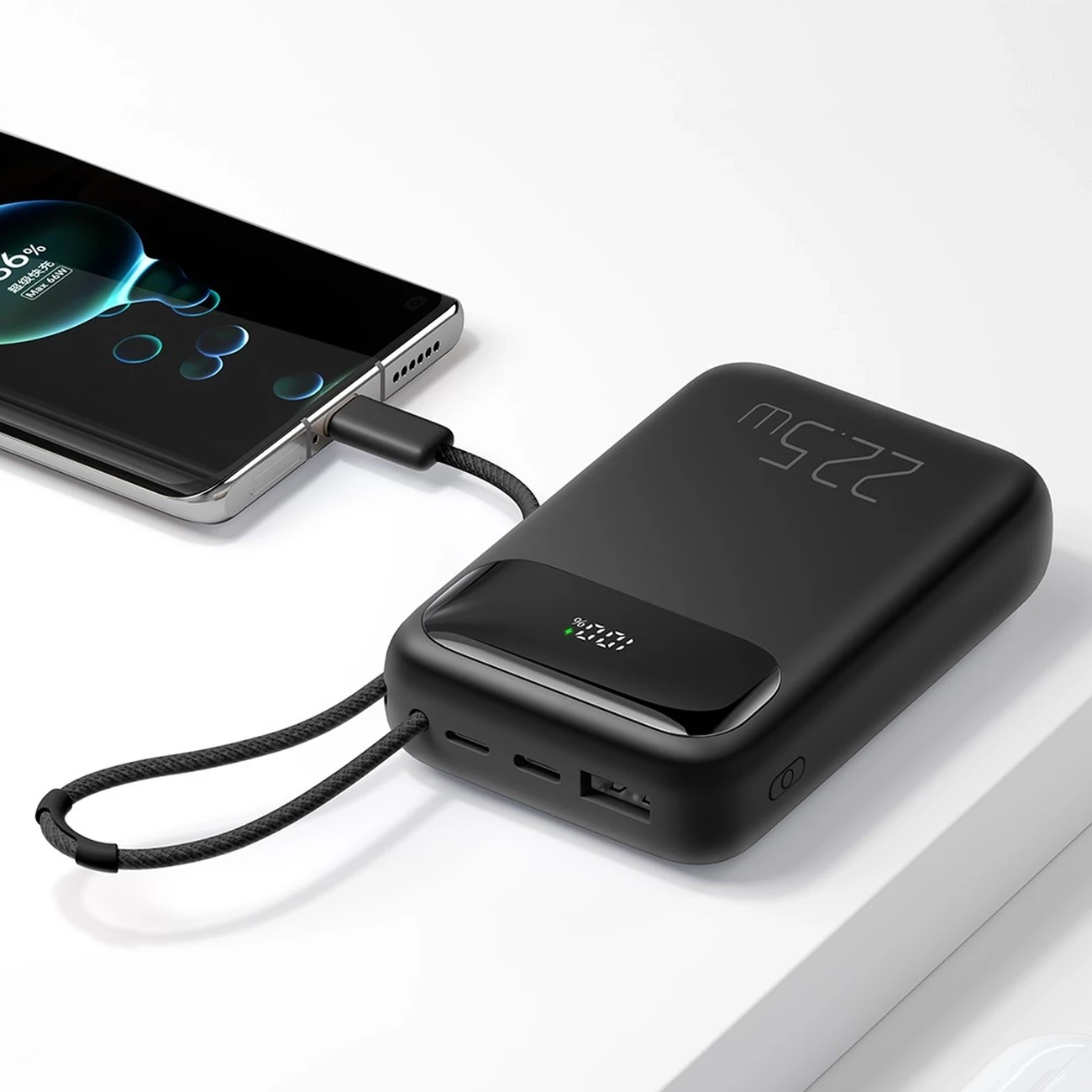 کیفیت پاوربانک 10000 تایپ‌سی و یو اس بی توان 22.5 وات مک‌دودو با کابل تایپ‌سی متصل و نمایشگر دیجیتالی