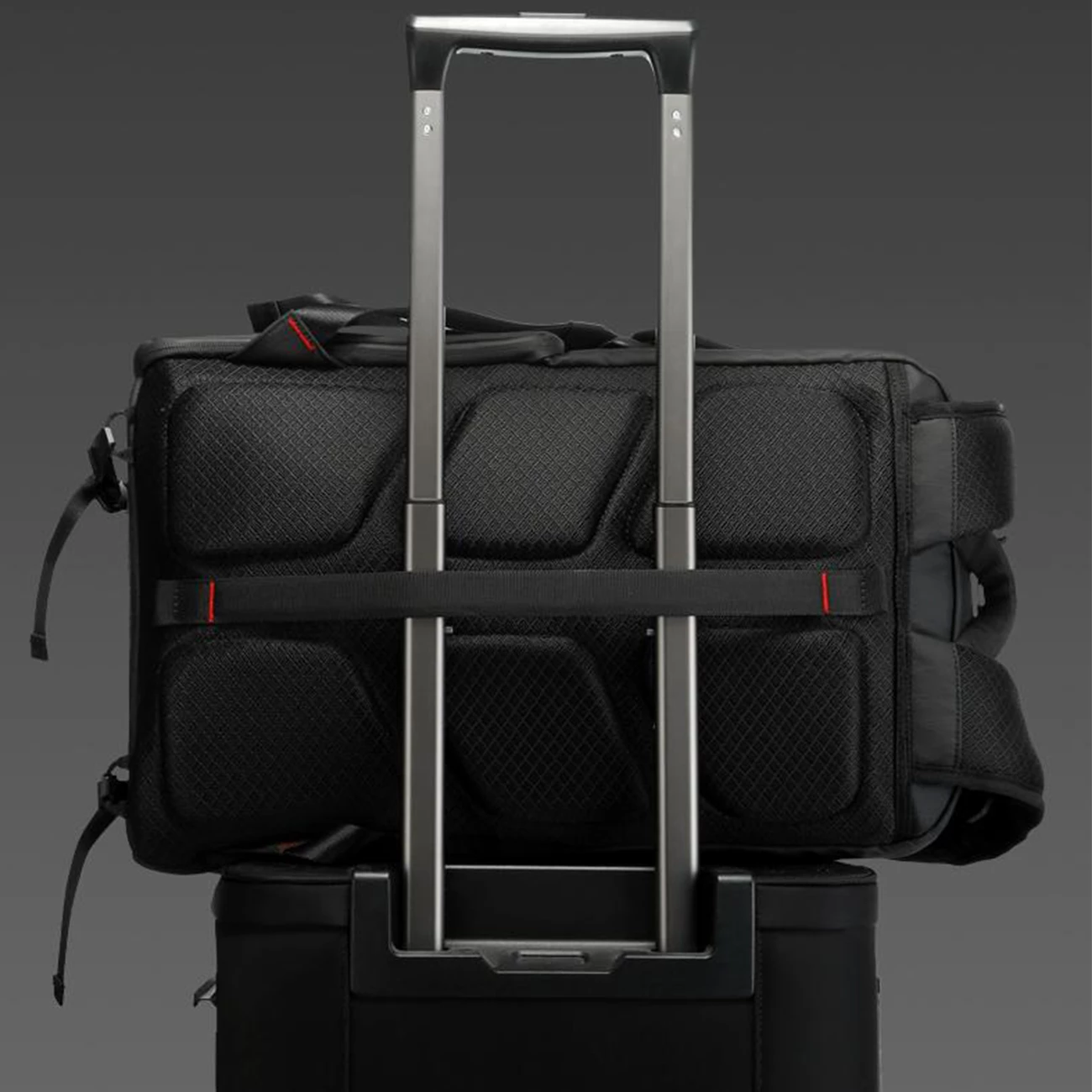 کوله‌پشتی لپ‌تاپ 15.6 اینچ و آیپد 13 اینچ ضدآب 37 لیتری بنج مخصوص حمل دوربین