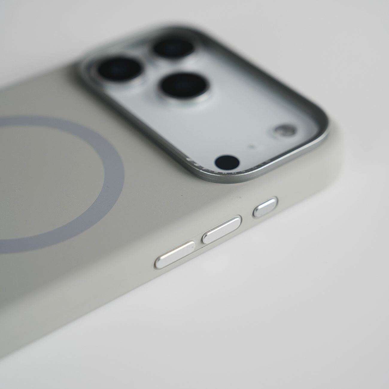 قاب مگ سیف آیفون 17 پرومکس مکسول