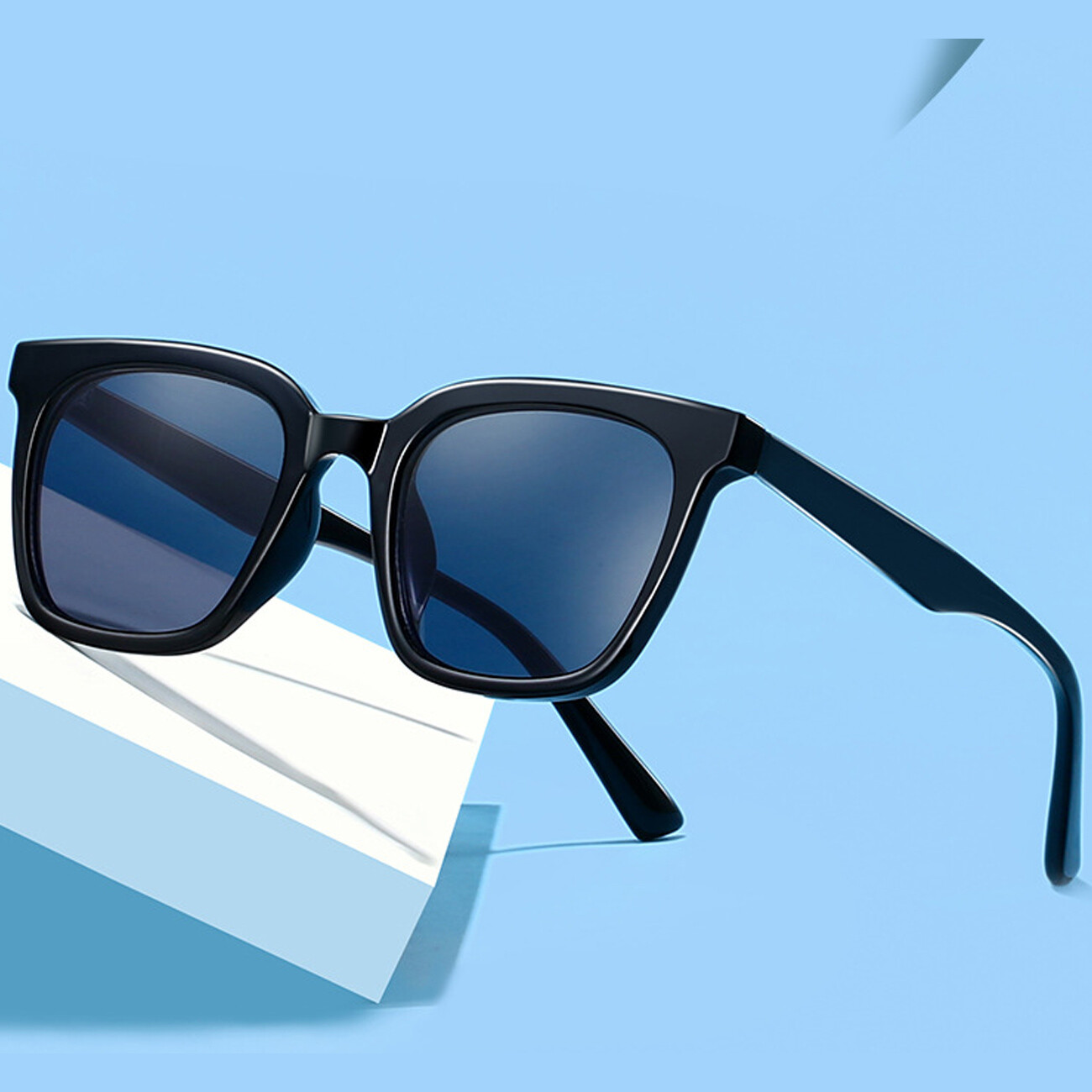 خرید عینک آفتابی زنانه کارن بازار