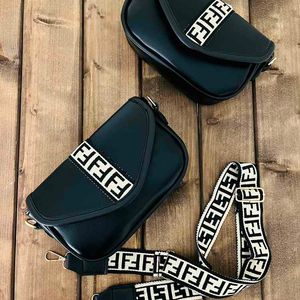 کیف اسپرت کد 1660 مدل طرح FENDI بند نواری