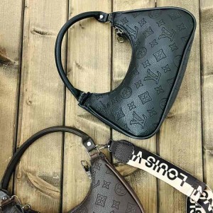 کیف اسپرت کد ۱۶۴۳ مدل دهنه چین دار