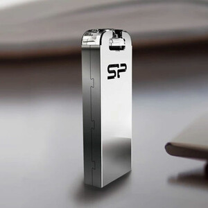 فلش مموری سیلیکون پاور ظرفیت 16 گیگابایت USB 2.0