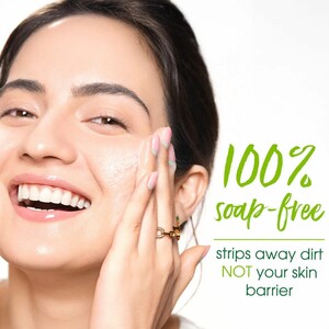 ژل شستشوی صورت سیمپل Simple مدل Refreshing Facial Wash حاوی ویتامین B5 و E