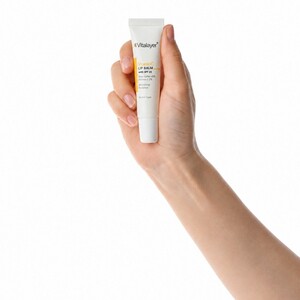 خرید بالم لب بی رنگ ویتالیر