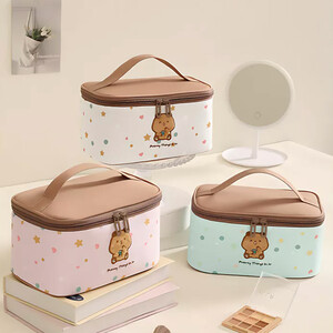 فروش کیف لوازم آرایش مدل RH2566 با دسته حمل و طرح خرس