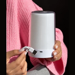 چراغ خواب لمسی مدل C107 شارژی با نور LED چند رنگ