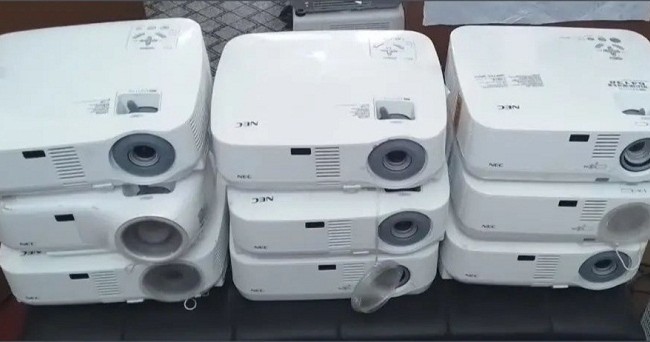 پروژکتور  ان ای سی  vga استوک