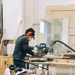 لوازم و تجهیزات نظافتی صنعتی برای کارگاه‌های چوب و مبلمان