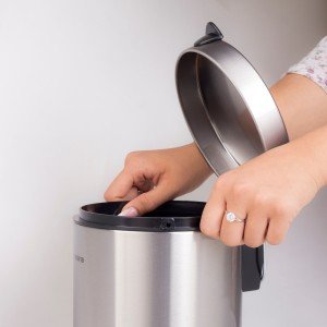 سطل زباله پدالی 3 لیتری و برس دستشویی Brasiana