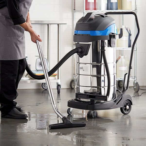 The importance and equipment of industrial cleaning in cold stores