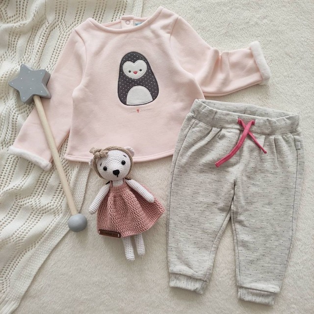 بلوز پنگوئن و شلوار طوسی خالخالی