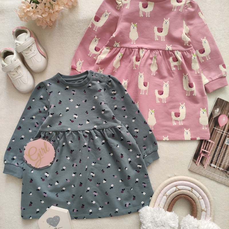 پیراهن گلدار سبز و لامای صورتی