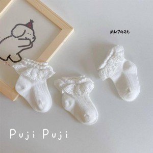 جوراب سفید با تور خامه دوزی