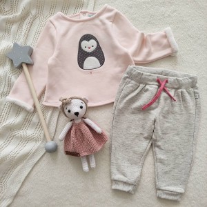 بلوز پنگوئن و شلوار طوسی خالخالی