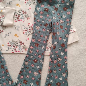 شلوار کبریتی گلدار