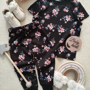 تی شرت و شلوار گل گلی زمینه مشکی