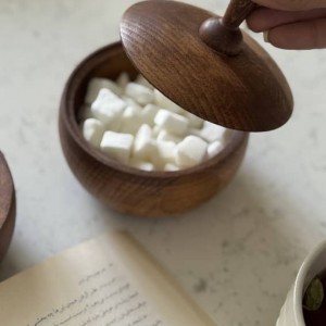 قندان چوبی مدل بلوطی (خراطی) ۱۰×۱۰×۷ – کد 424