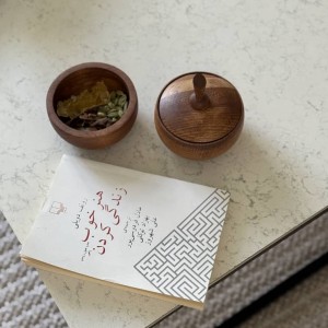 قندان چوبی مدل بلوطی (خراطی) ۱۰×۱۰×۷ – کد 424