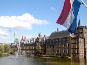 کشور هلند، به دلیل دارا بود شرایط پناهندگی، سخت ترین شرایط را برای اعطای ویزا در نظر گرفته است.