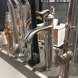 شیر روشویی پایه بلند سکه مدل هلن طلایی مات