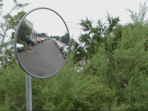 چرا از آینه محدب ترافیکی استفاده می‌کنیم؟