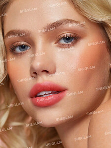 رژ لب مایع مات بالش‌دار Pout Cushion - رنگ Catching Z’s شیگلم SHEGLAM