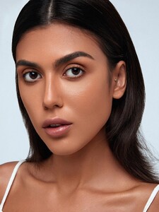 کانتور استیکی GLOWIN' UP  رنگ  CAMEL SUEDE شیگلم SHEGLAM