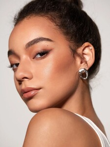 کانتور استیکی GLOWIN' UP  رنگ  TAWNY AMBER شیگلم SHEGLAM