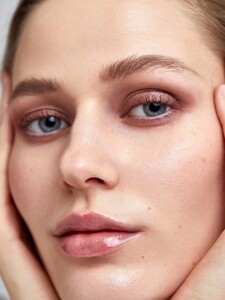 برق لب HOT GOSS PLUMPING LIP GLOSS -THAT'S JUICY! شیگلم SHEGLAM