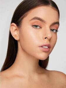 کانتور استیکی GLOWIN' UP  رنگ  SOFT TAN شیگلم SHEGLAM