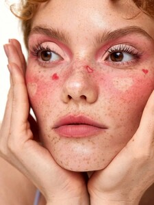 رژگونه مات سبک LIGHTWEIGHT رنگ HIGH & DRY شیگلم SHEGLAM