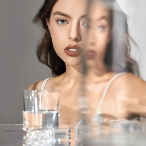 رژ لب مات COSMIC CRYSTAL MATTE LIPSTICK  - CLOUDS IN MY COFFEE شیگلم SHEGLAM