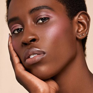 رژگونه مات سبک LIGHTWEIGHT رنگ INSTA FLAME شیگلم SHEGLAM