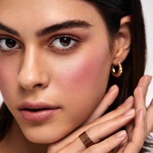 رژگونه مات سبک LIGHTWEIGHT رنگ INSTA FLAME شیگلم SHEGLAM