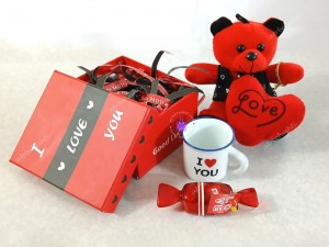 پک ولنتاین (بدون عطر) عروسک و شکلات و فنجان (ارسال رایگان) - کد 4