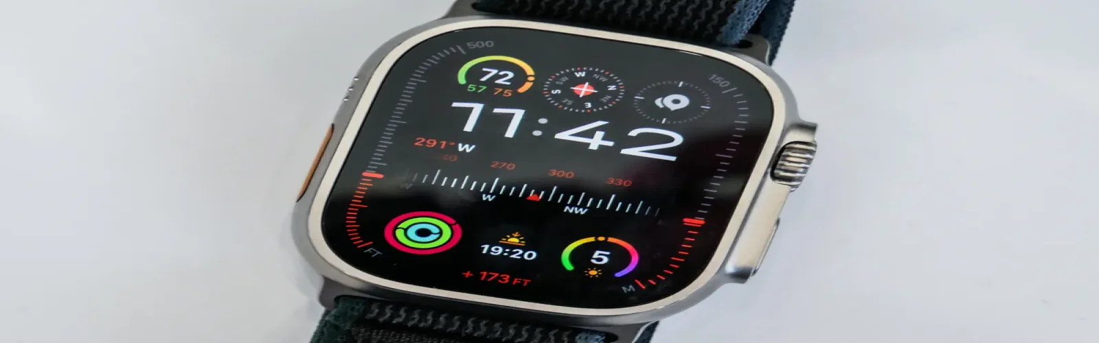 صفحه نمایش درخشان Apple Watch Ultra 2