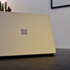 کار کرده دیجیتال  مایکروسافت سرفیس لپ تاپ مدل Microsoft surface laptop 1  با 128 گیگابایت  SSD در بروزکالا
