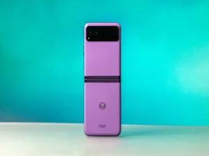 نقد و بررسی Motorola Razr 2023