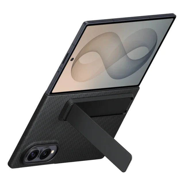 قرارگیری گوشی باز گلکسی Z Fold 8 روی استند قاب Carbon Stand