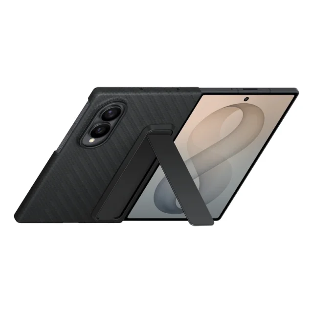 پایه بازشده قاب Carbon Stand برای نگهداری گلکسی Z Fold 8 روی میز
