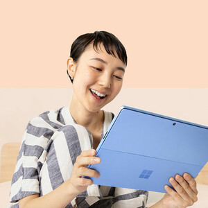 استوک-تبلت مایکروسافت مدل Surface Pro 9-i5 1235U ظرفیت 256 گیگابایت و رم 8 گیگابایت