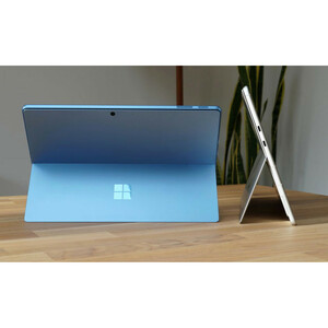 استوک-تبلت مایکروسافت مدل Surface Pro 9-i5 1235U ظرفیت 256 گیگابایت و رم 8 گیگابایت