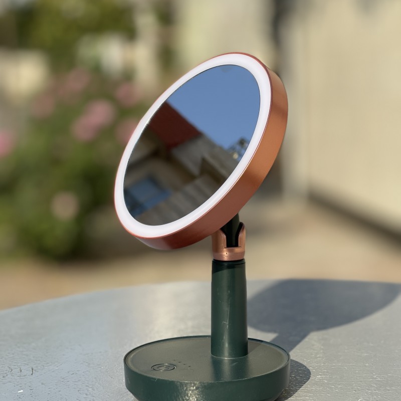 آینه آرایشی چراغدار