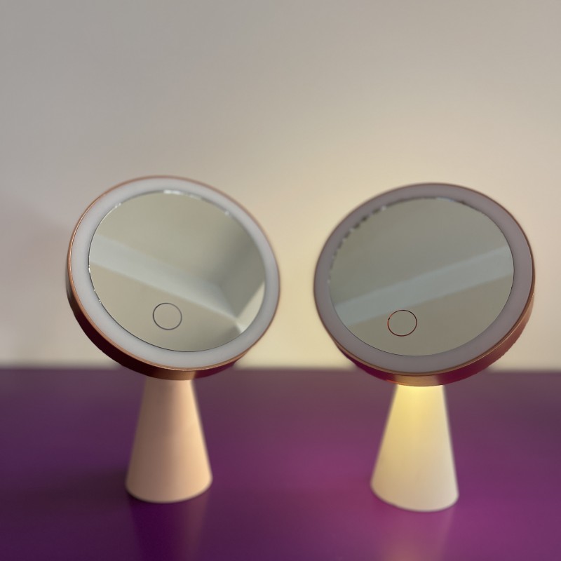 آینه آرایشی چراغدار