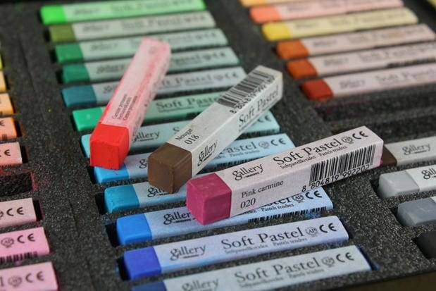 پاستل گچی ۷۲ رنگ از برند گالری
