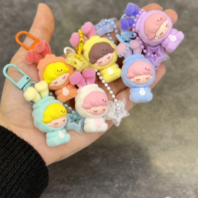 چارم فینگیلی بچه خوابیده لباس خرگوشی