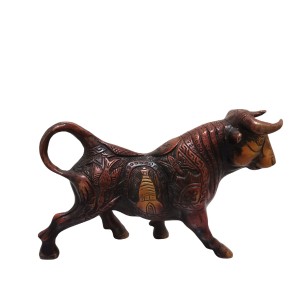 مجسمه گاو برنزی قدیمی